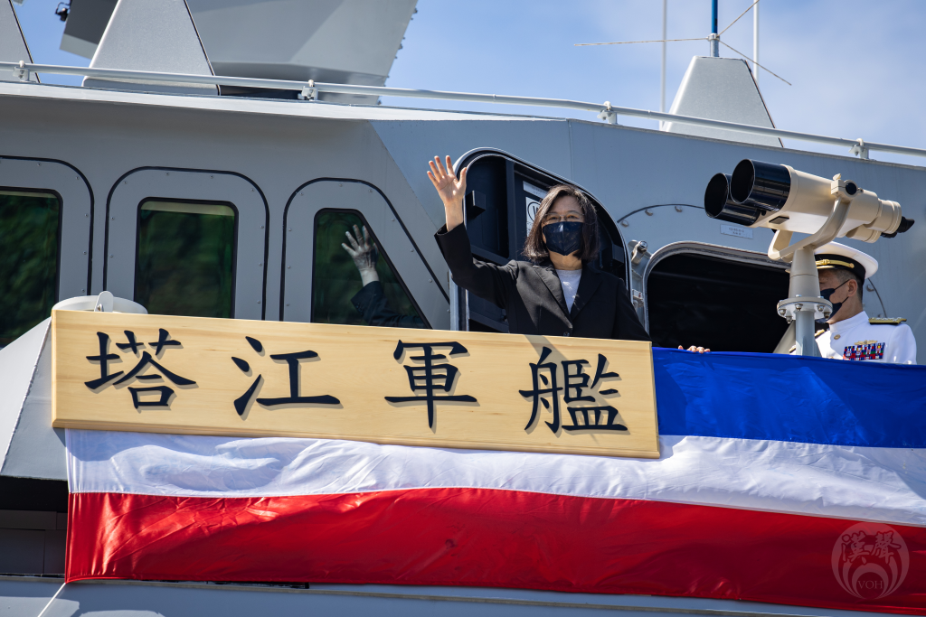 蔡英文總統登上「塔江軍艦」視導。（照片／陳奕銘攝）