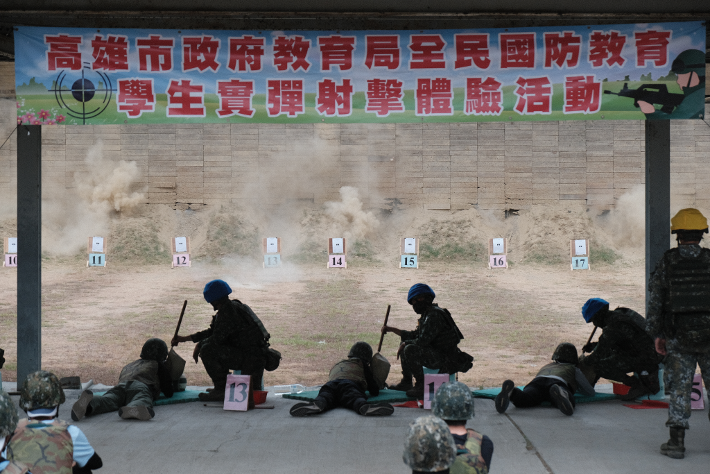 117旅協助高中職射擊體驗活動 推廣全民國防教育