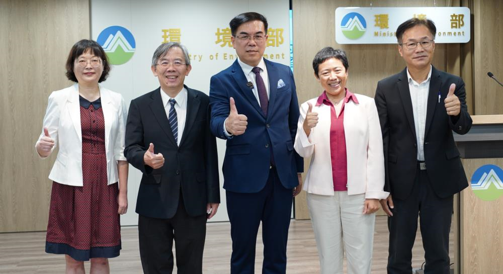 環境部長彭啓明(中)擘劃環境部未來施政願景(環境部提供)