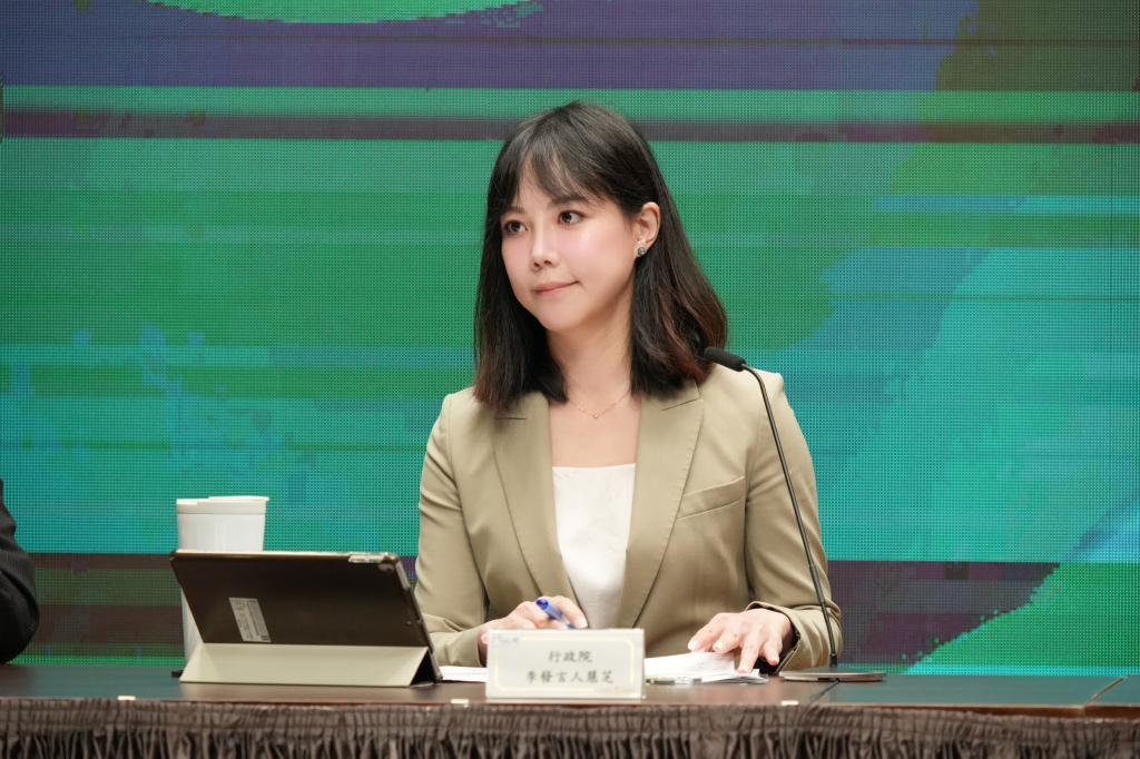 行政院發言人李慧芝主持院會後記者會(行政院提供)