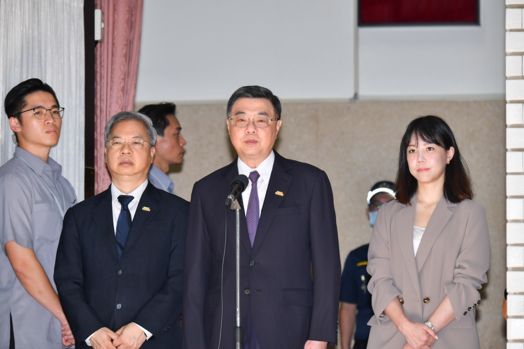 行政院長卓榮泰接受媒體聯訪(行政院提供)