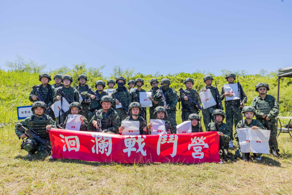 全民國防教育暑期戰鬥營「洄瀾戰鬥營」實彈射擊課程(記者邱冠庭攝)