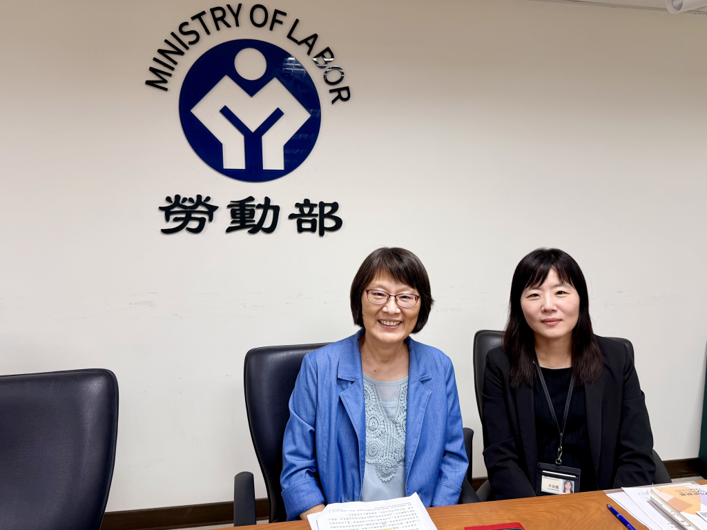 勞動保險司黃琴雀專門委員（左）、勞動福祉退休司李涓鳳專門委員（右）。(記者景義婷攝)