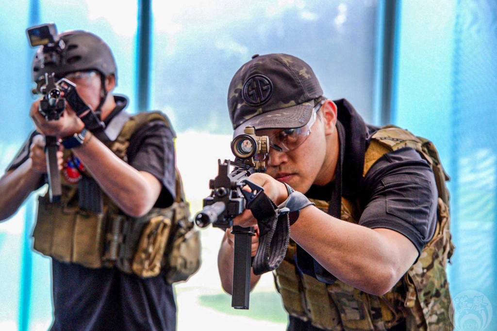 限制空間戰鬥(CQB)示範(賴佳欣 攝)