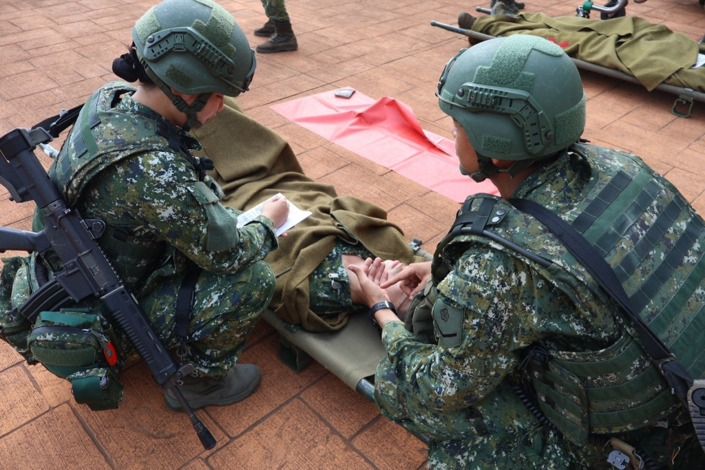 五支部衛生營戰場傷患後送處置(陸軍第五地區支援指揮部衛生營提供)