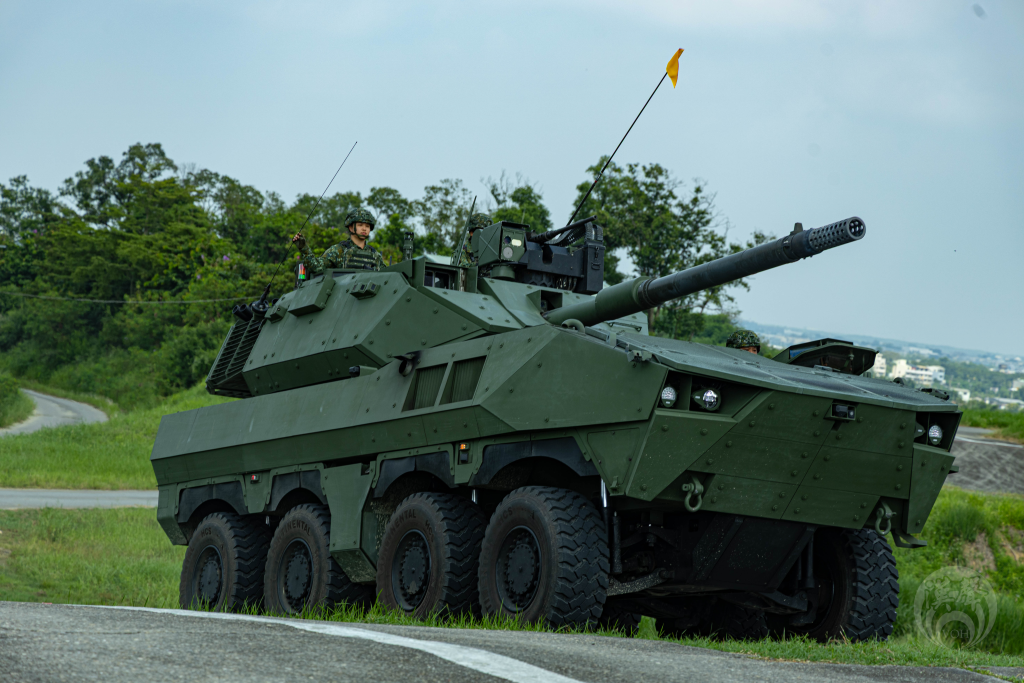 「105公厘輪型戰車」 性能展示(黃畹棋攝)