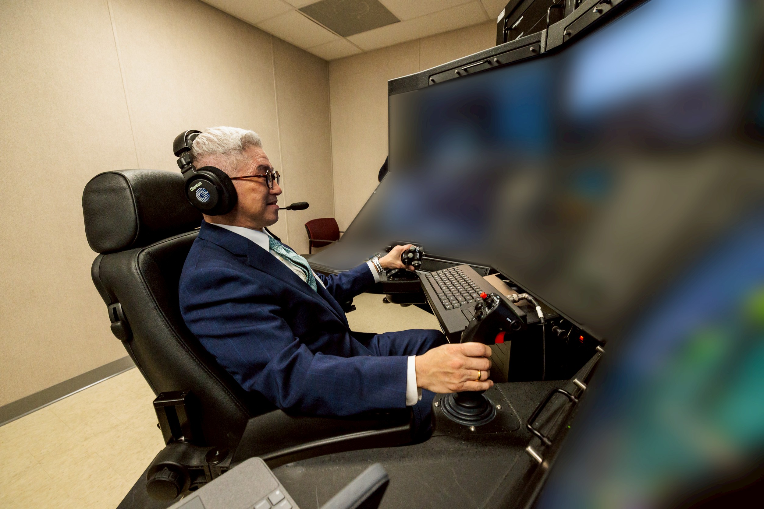 徐副部長於飛控座見證在空無人機之偵蒐能力。