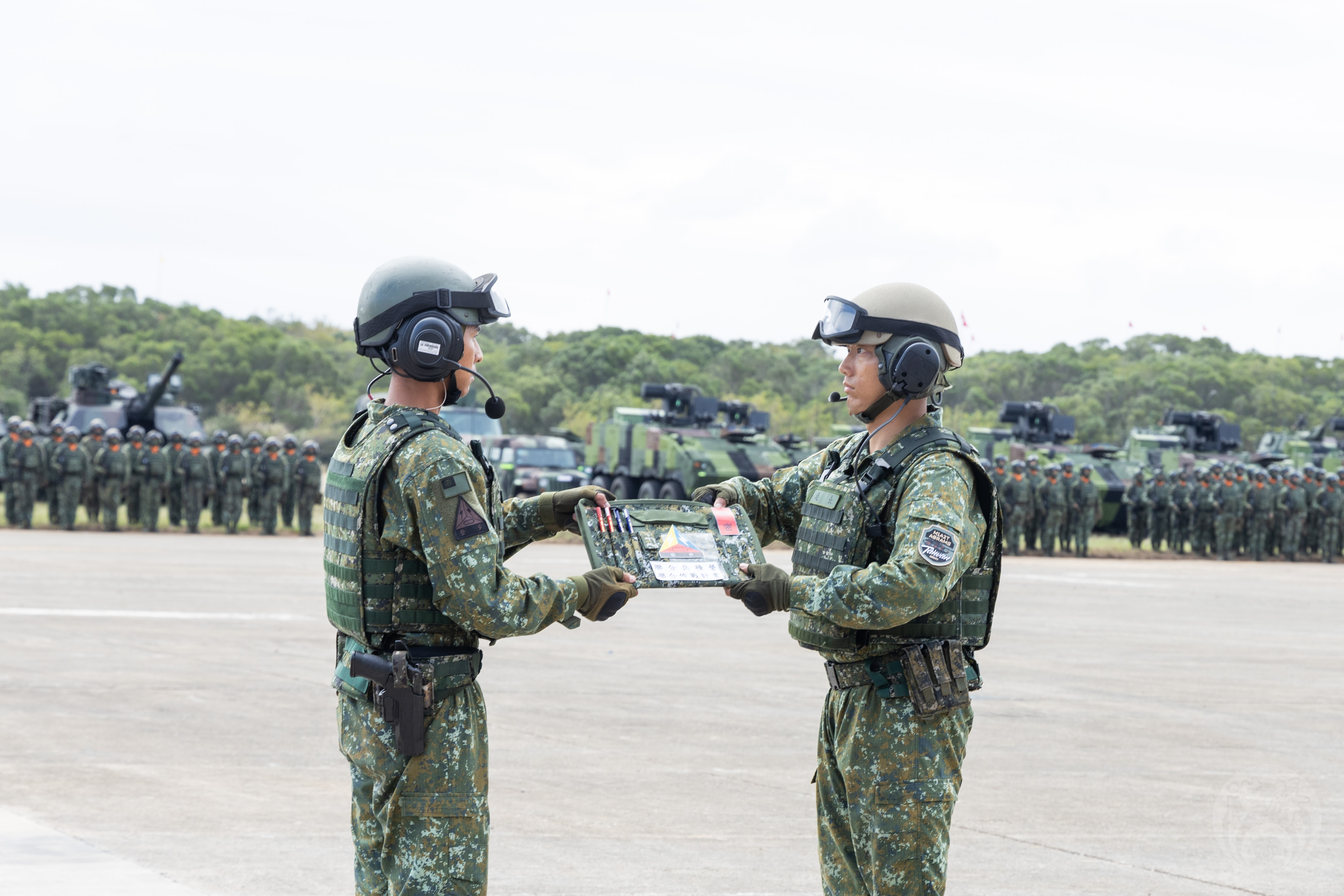 戰備連連長進行任務交接