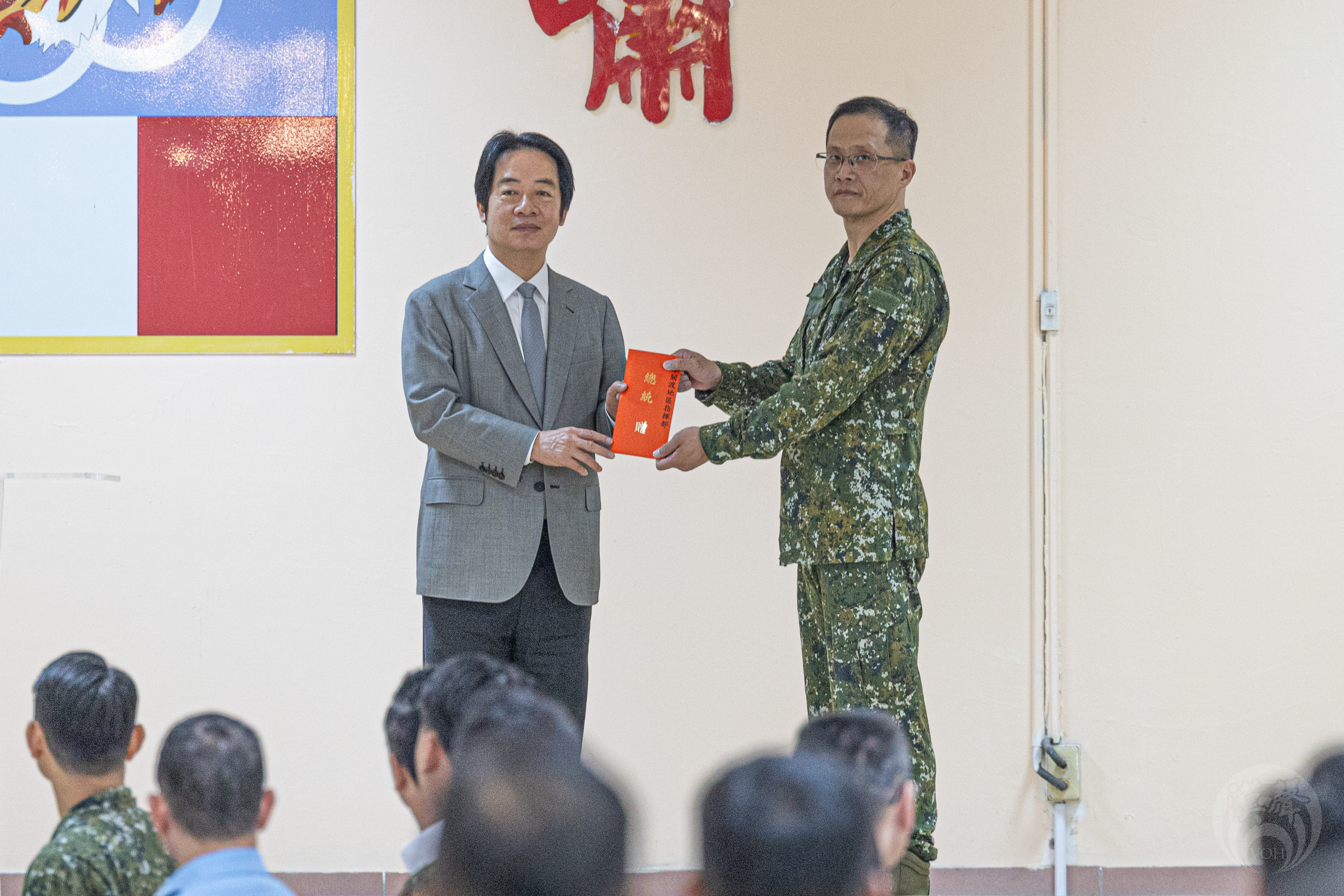 總統賴清德實施勗勉並頒發加菜金