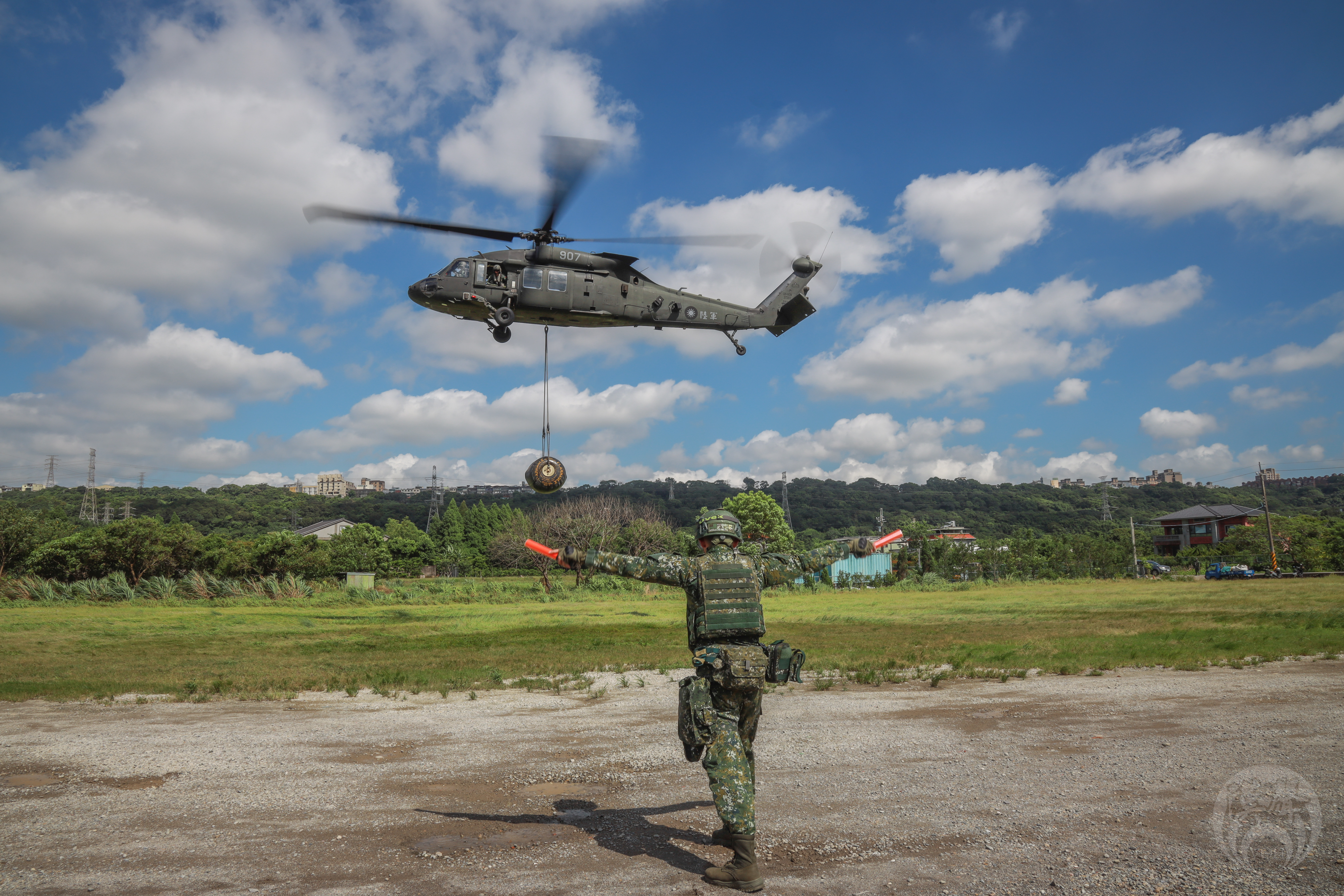 陸軍航空第601旅實施油囊吊掛作業演練