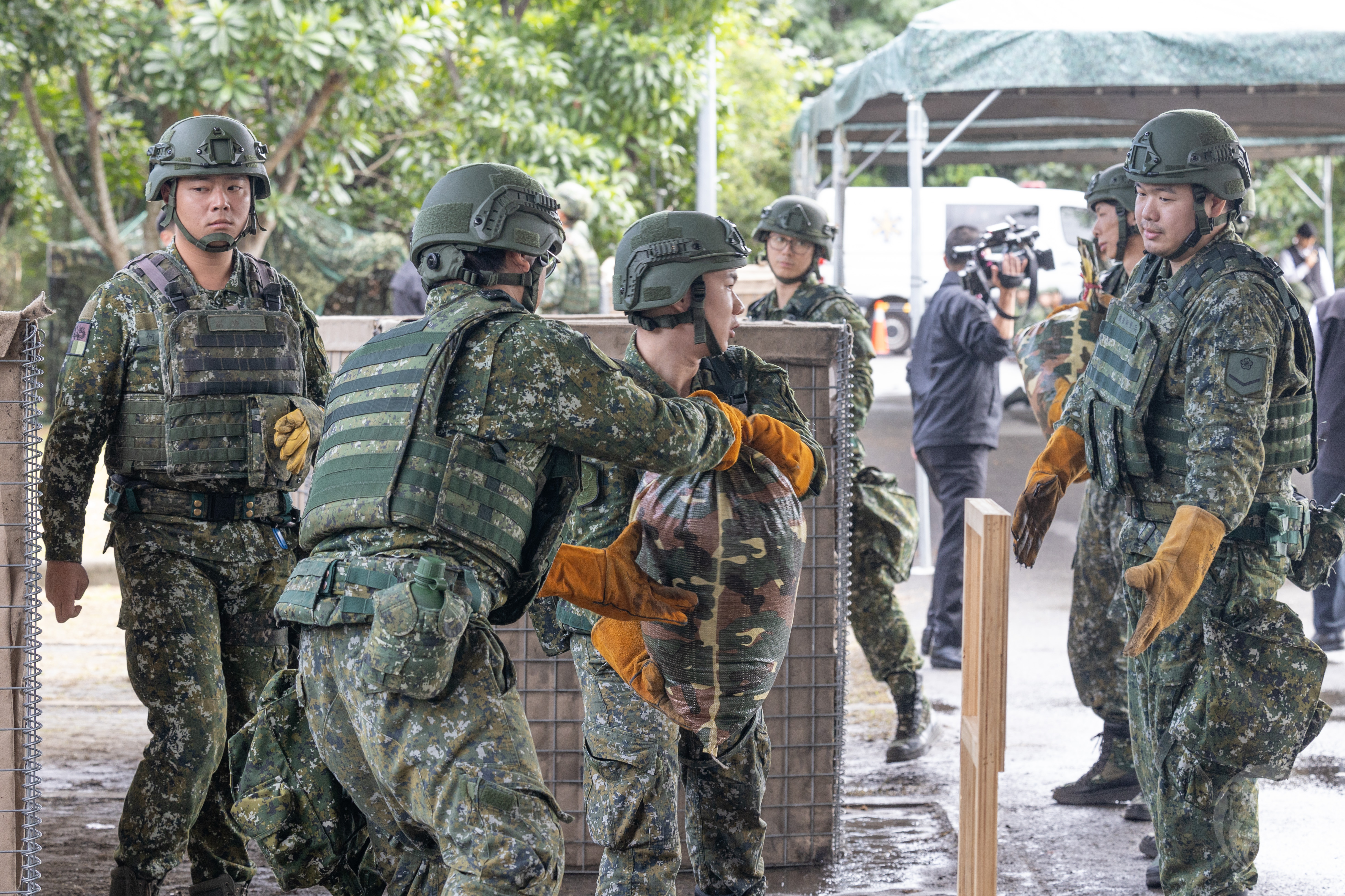 宜蘭縣後備旅教育召集召員演練阻絕設置訓練