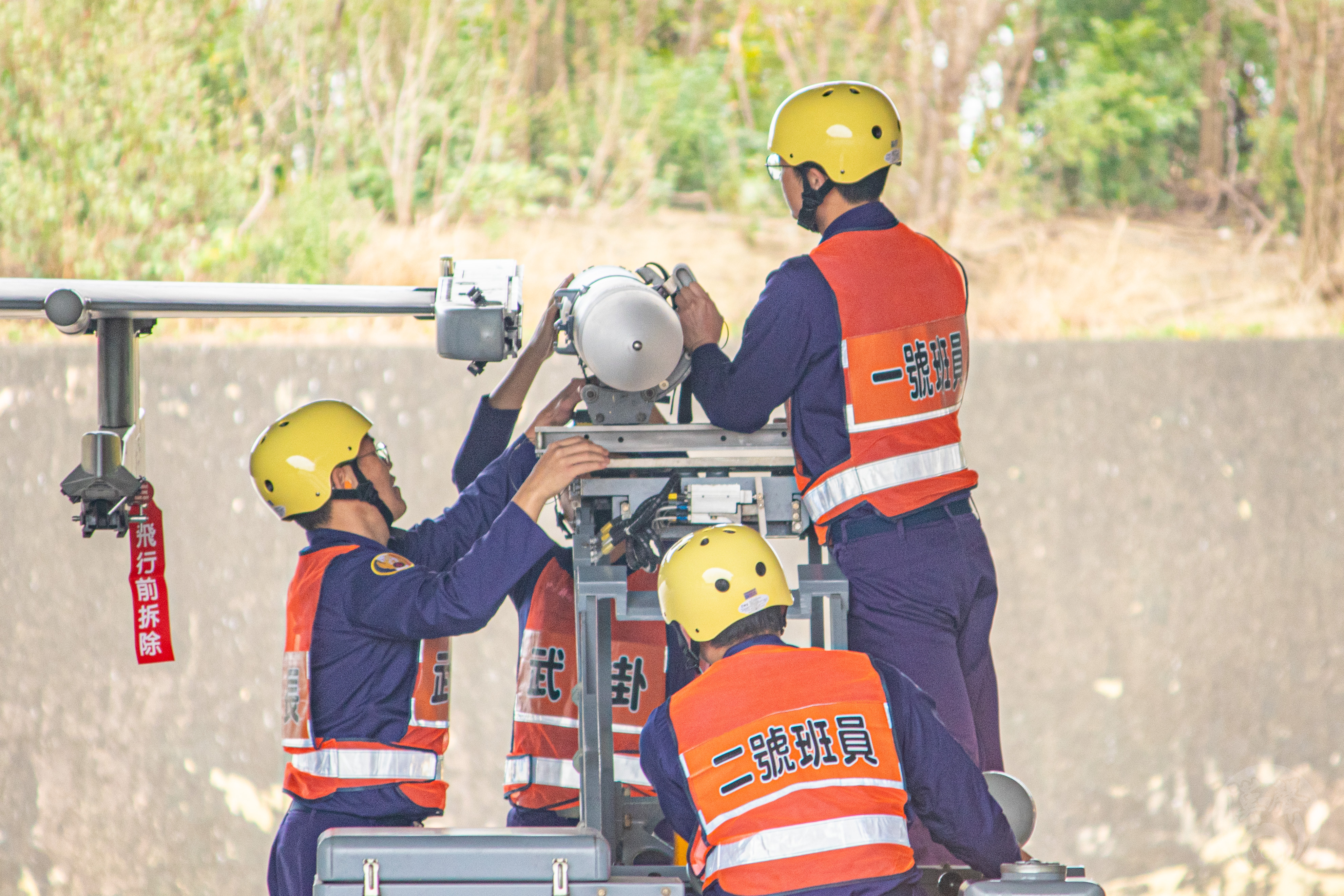 武掛班官兵實施武器外載