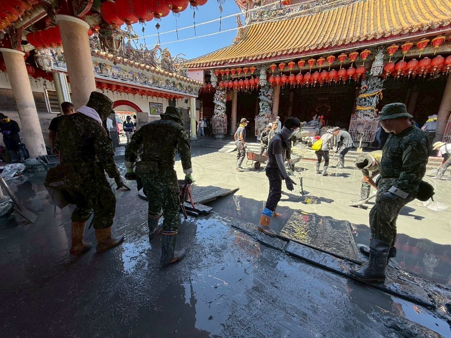 步訓部官兵投入災區救援(陸軍步兵訓練指揮部機步營一連提供)