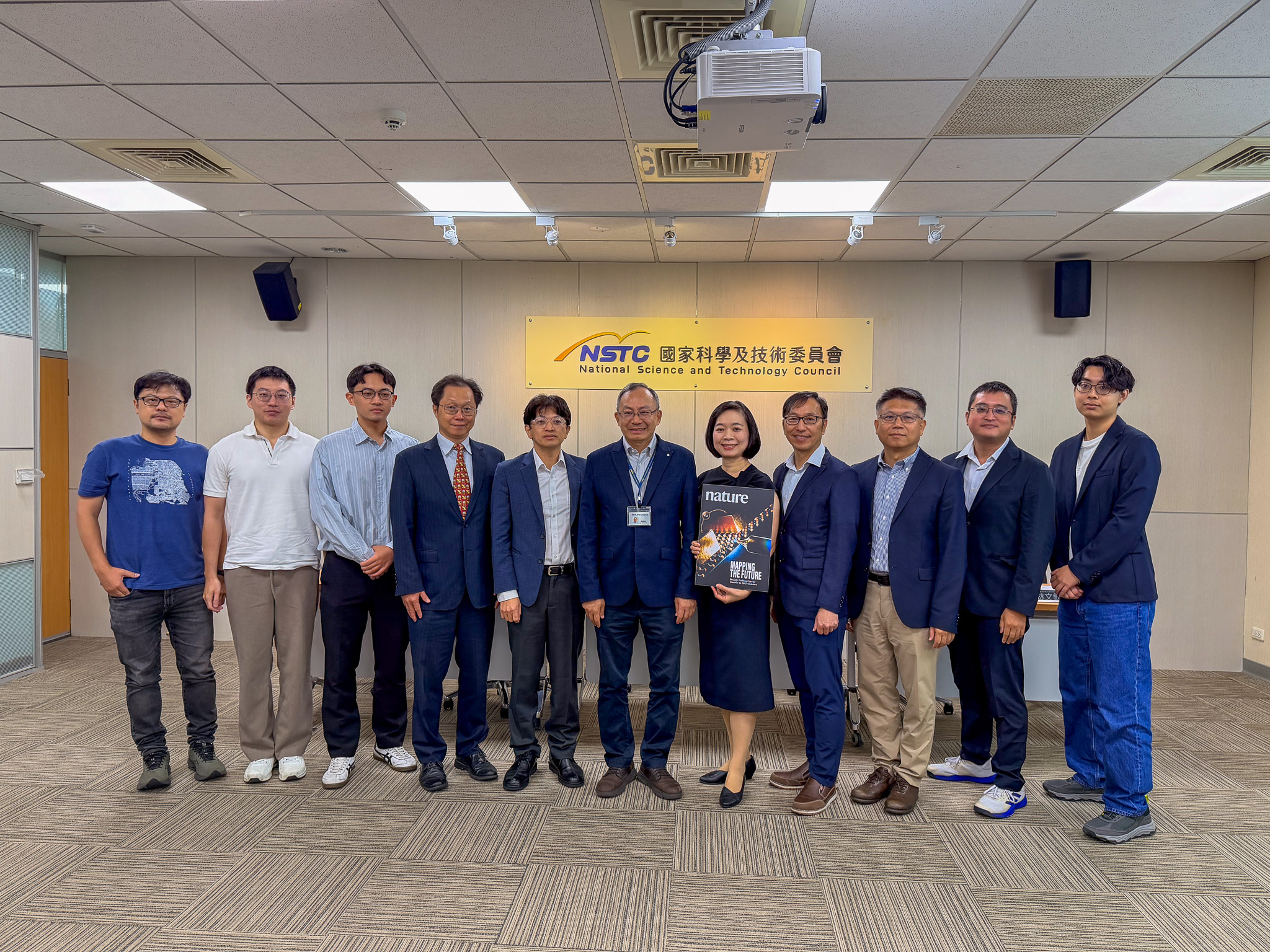 臨場顯微半導體檢測技術研發團隊。(記者景義婷攝)