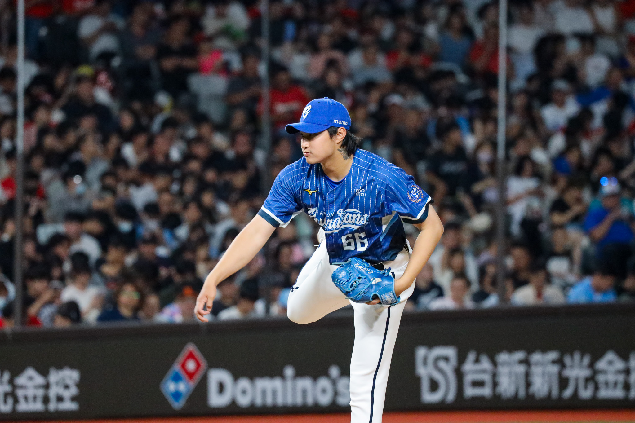 富邦悍將先發投手李東洺。