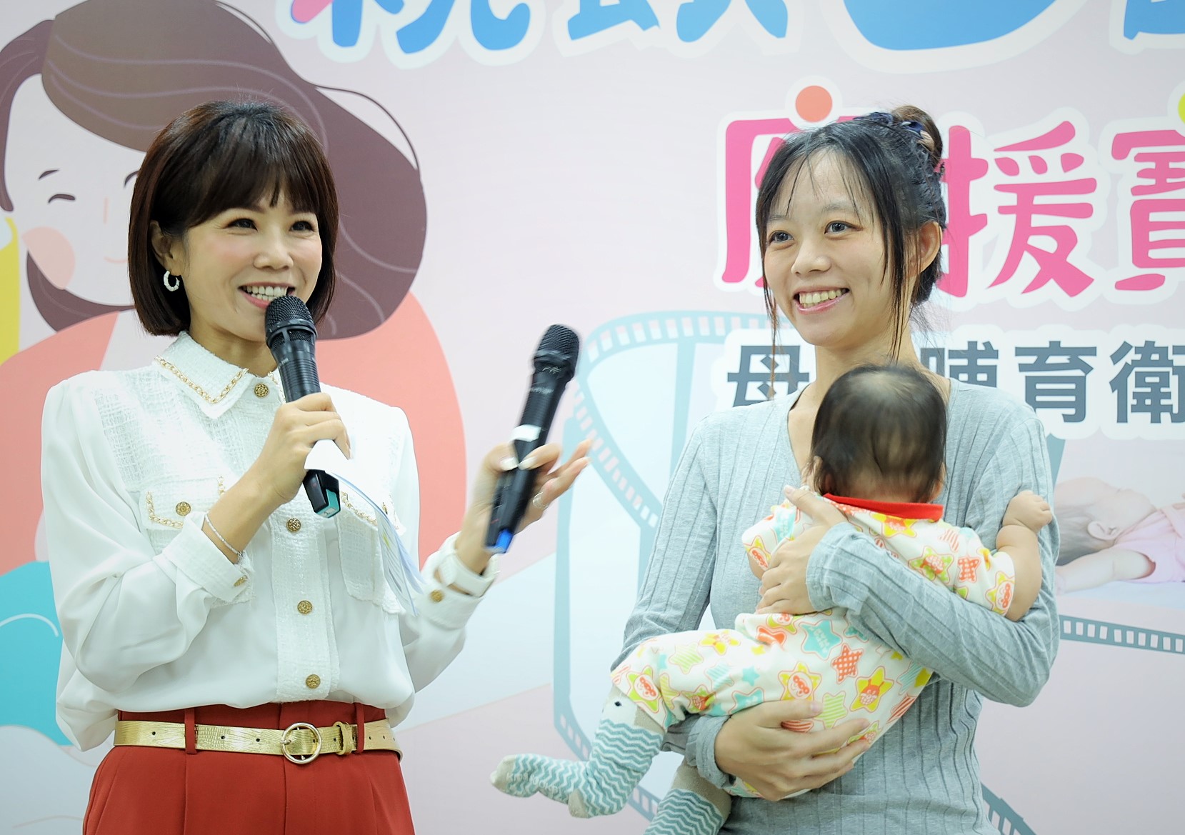 身為3寶媽的吳小姐（右）分享自身哺乳及育兒經驗，並呼籲新手媽媽可善用影片，減輕哺乳壓力。（圖／陳瑾瑜拍攝）