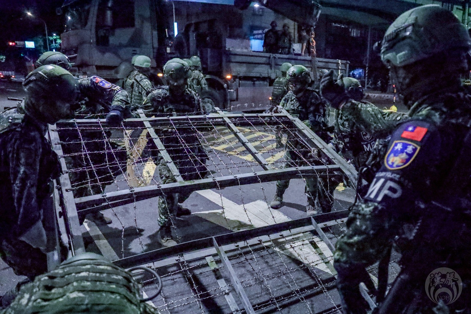 憲兵指揮部官兵架設阻絕設施