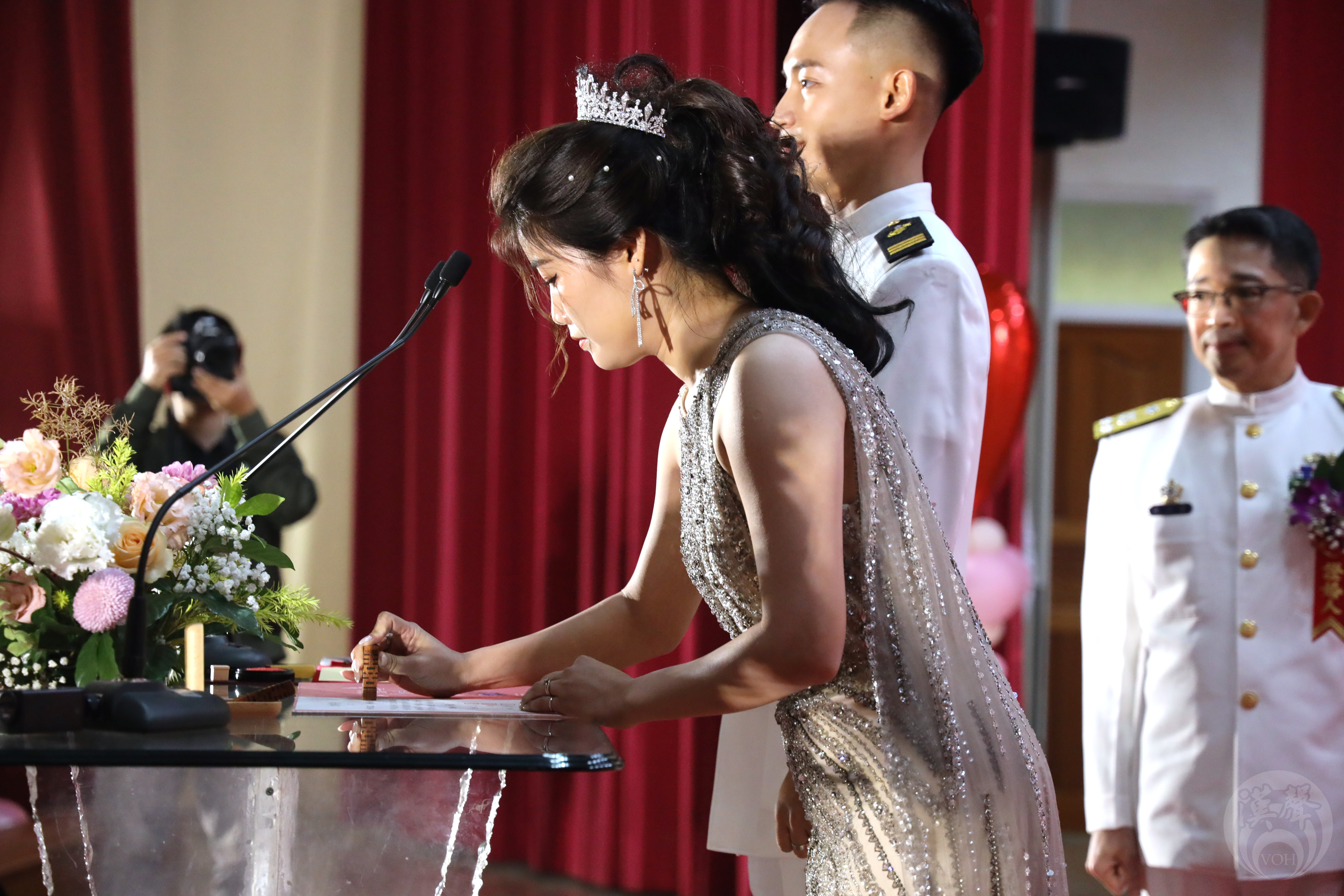 新人代表完成用印儀式