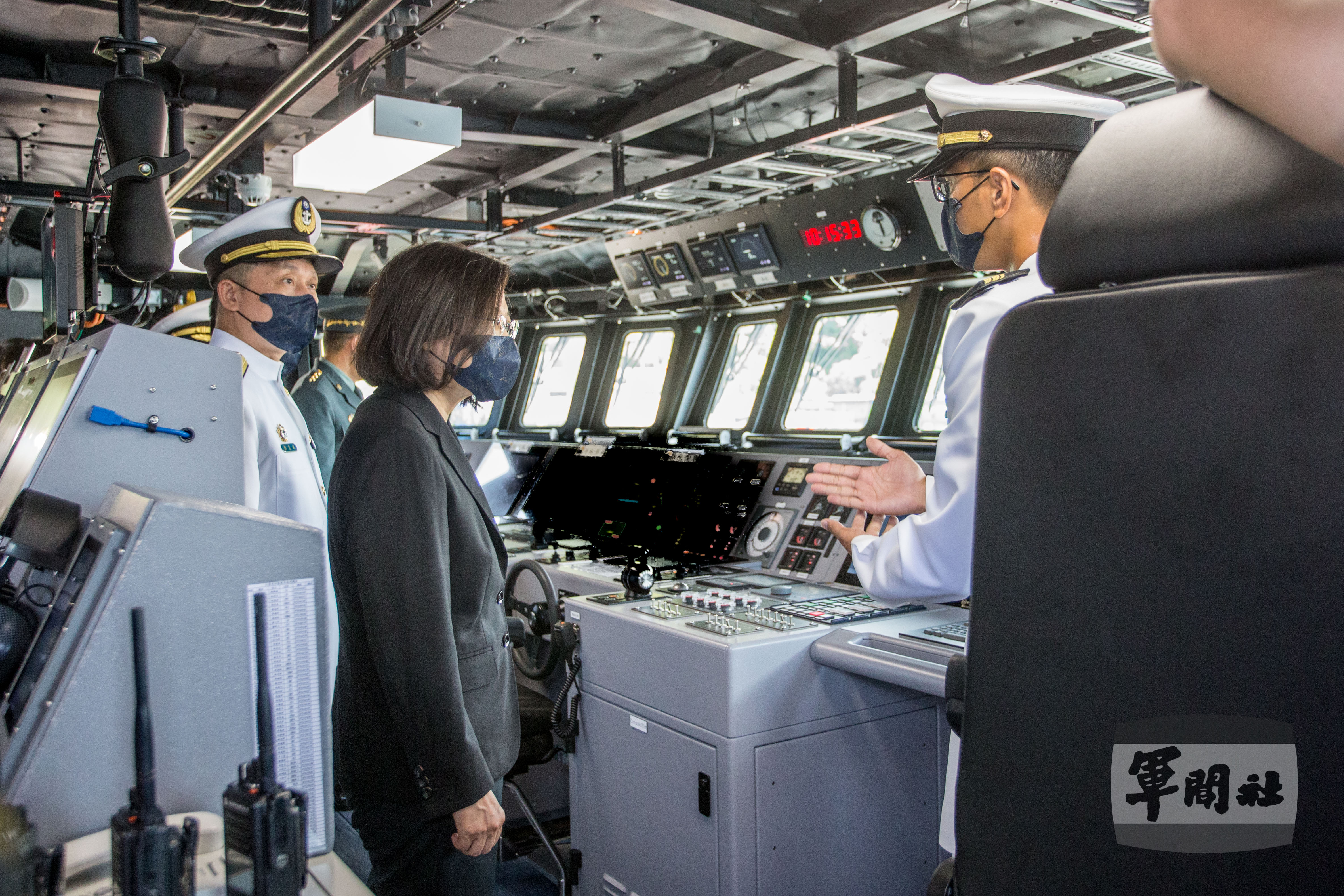 總統登件視導，實地暸解塔江軍艦的作戰能力。（照片／軍聞社提供）