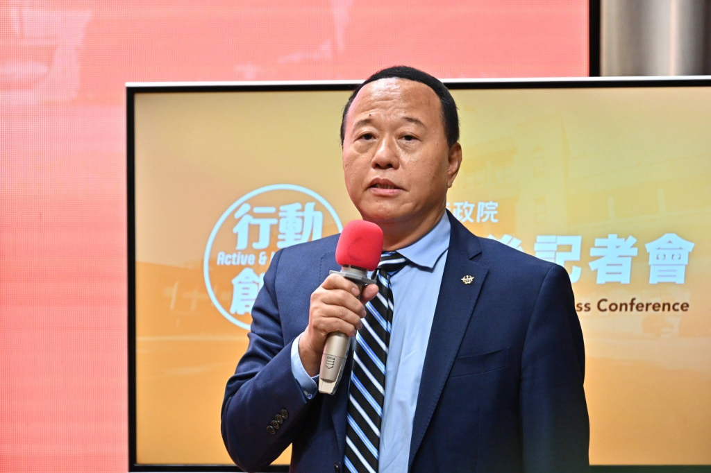 針對中共軍演國防部副部長柏鴻輝在行政院會後記者會說明國軍應處情形(行政院提供)