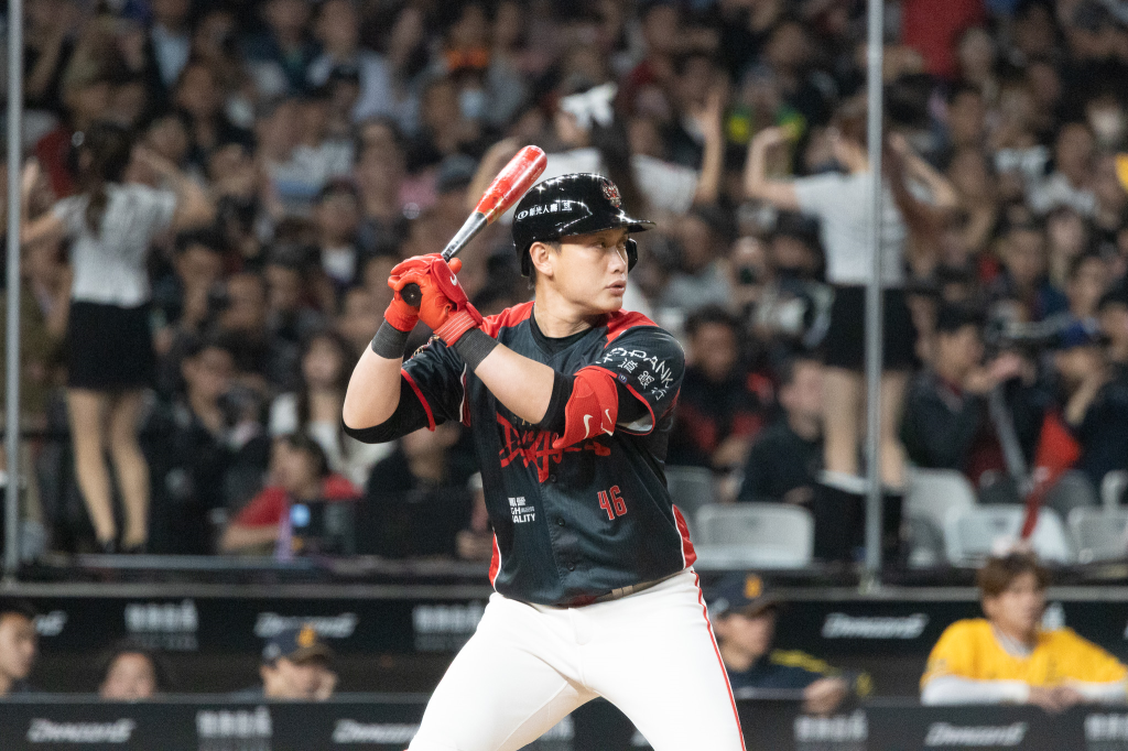 味全龍球員劉基鴻，今日敲出再見全壘打。(記者景義婷攝)