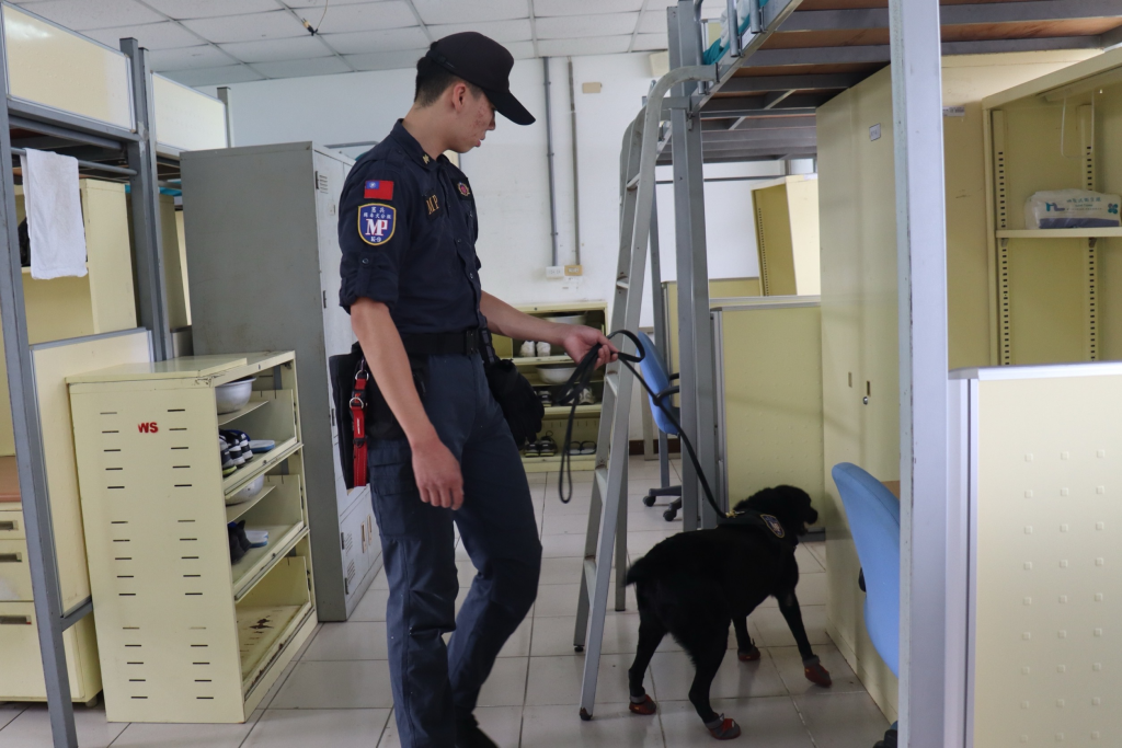 39化學兵群緝毒犬入營巡檢(陸軍八軍團39化學兵群)